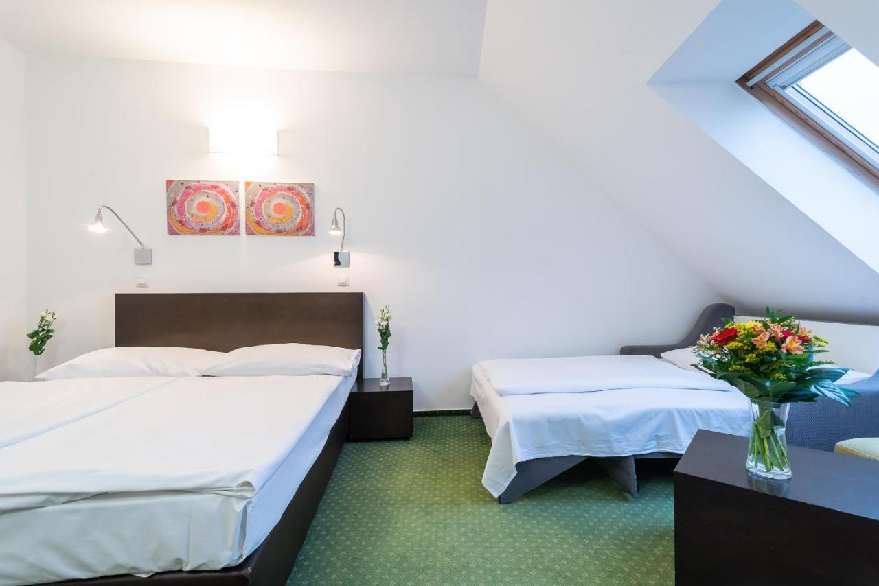 Hotel Vitkov ปราก ภายนอก รูปภาพ
